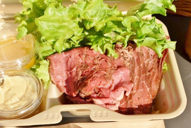 自家製ローストビーフの枚数がスゴイ!