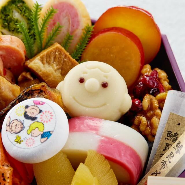 おせち・二段重「スヌーピー」|21,900円(税込)