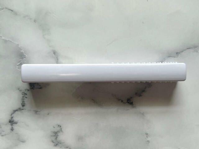 バックは装飾がないシンプルなデザイン