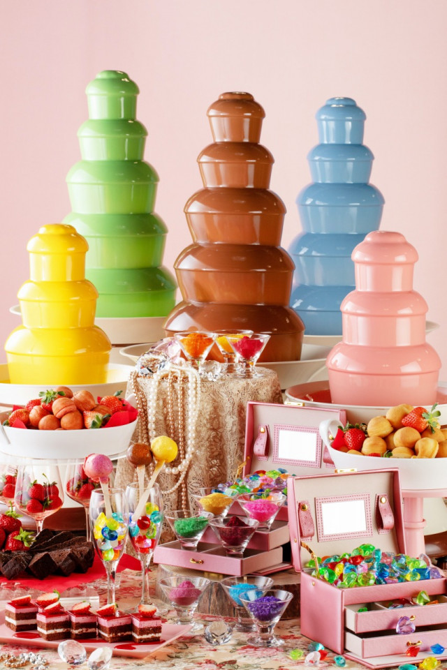 カラフルなチョコレートファウンテン」