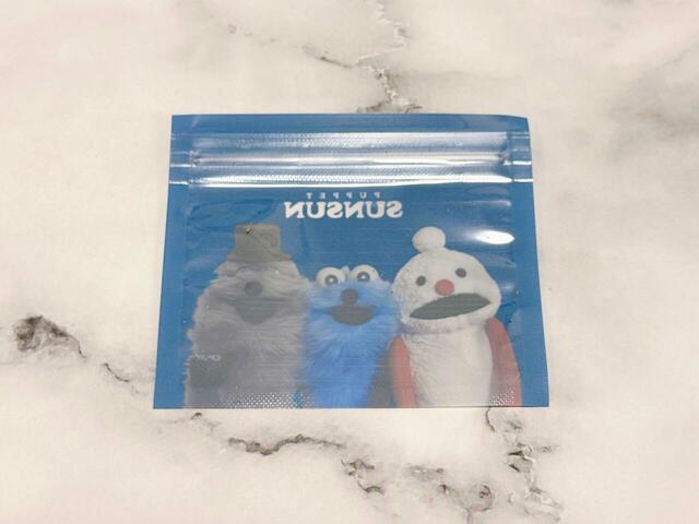 【パペットスンスン付録：ジッパーケース】背面はクリア仕様になっているため、中身がひと目で分かるのも便利なポイント！