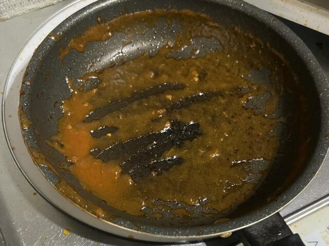 【tower マグネットハンドル付シリコーンスポンジ】ミートソースを作った後のフライパンを洗ってみます！