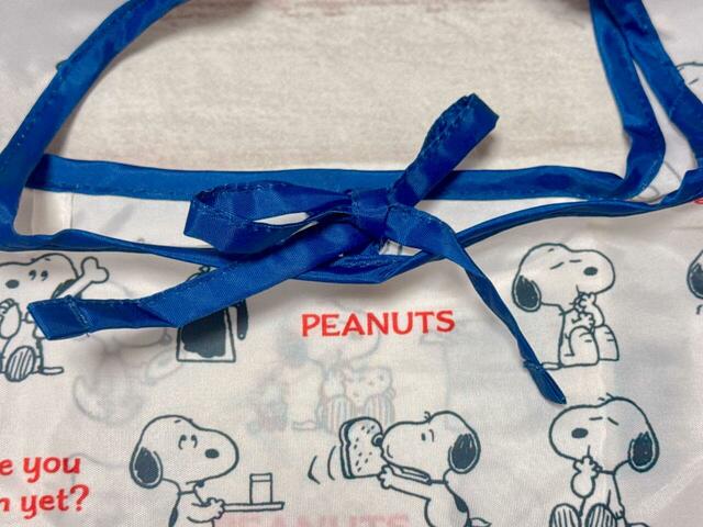 口にリボン付き。中身の飛び出し防止に◎