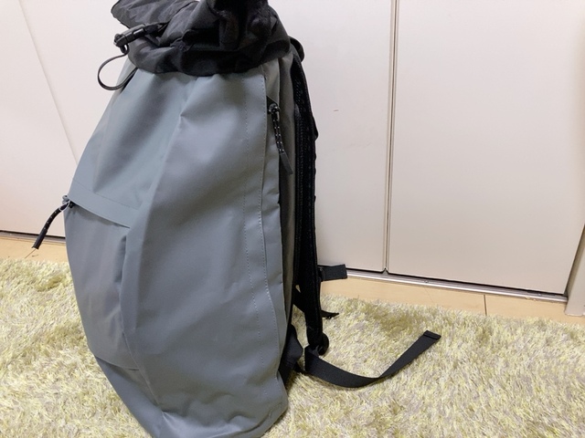 【ワークマン 防水メッセンジャーバッグ】約20Lと大容量！荷物を入れると自立します