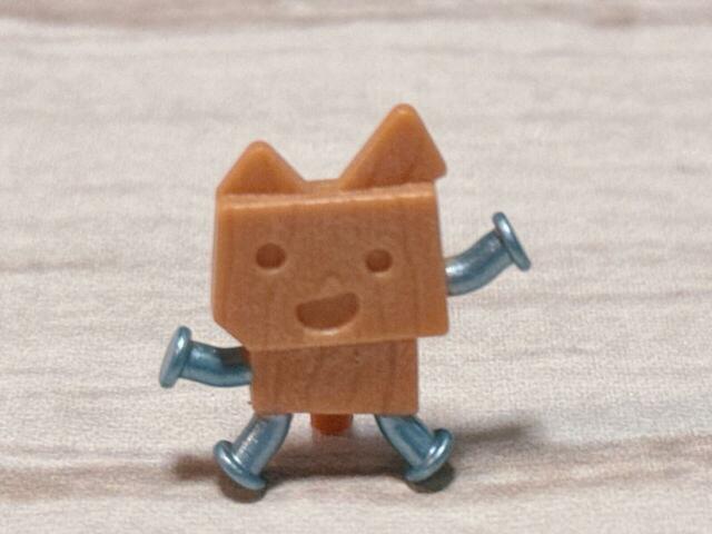 セットの小物はラテネコの赤ちゃんが作った「ハンドメイドネコ」。味があってなんともキュート♪