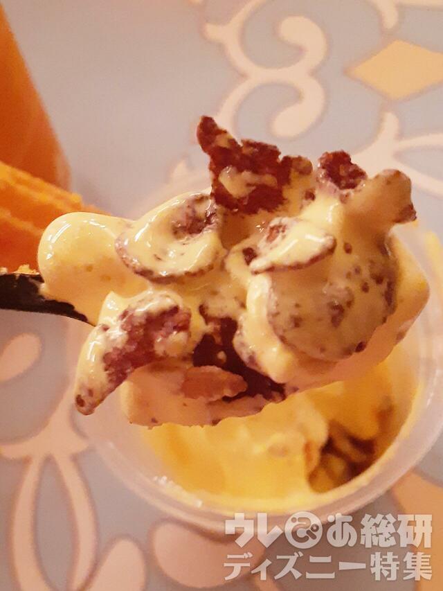 ハロウィーンサンデー（パンプキンソフトクリーム＆チュロス） 800円