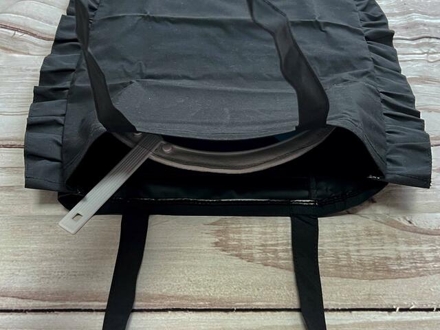 【GLOW10月号付録】うちわケースに入れてしまうと、持ち手は少し出てしまいます