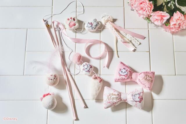 リボントイ 1,320円、猫じゃらし 2,200円、羊毛ボール2個セット 1,650円|ペットパラダイス「ディズニーマリー」猫用ペット用品