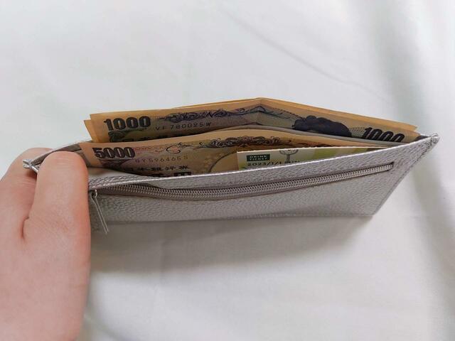 お札の他に、コーヒーチケットも入れてみた【素敵なあの人】2023年8月号：付録「TABASA（タバサ）レザー調超スリム財布」価格：1340円（税込）