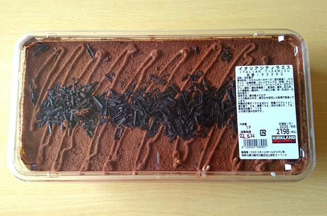 【コストコ　イタリアンティラミス　1P（約1.5kg）　2198円】一見いつものティラミスのようだが中身が異なる