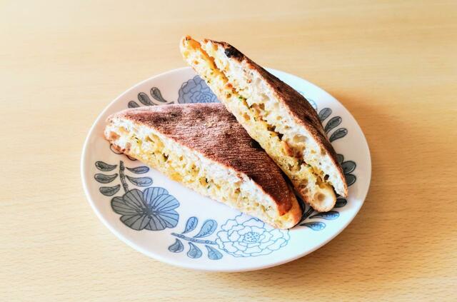 【コストコ　ガーリッククリスタルブレッド　6個　1380円】加熱すると、ガーリックバターが生地に染み込む