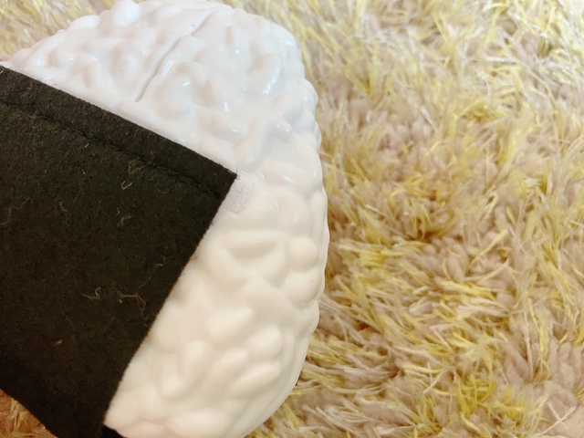 【セリア ままごとおにぎり】お米のつぶつぶ感も再現