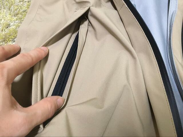 【ワークマン INAREM(イナレム)レディースレインスーツ】水濡れしにくいファスナー