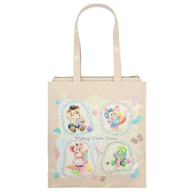 トートバッグ 4,800円|東京ディズニーシー「ダッフィー&フレンズのメイキング・ウインター・ウォーム」グッズ|販売店舗:東京ディズニーシー「マクダックス・デパートメントストア」|発売日:2026年11月2日(月)