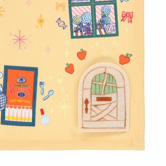 ランチョンマット 1,500円｜東京ディズニーリゾート内の窓やドアがデザインされたグッズ｜販売店舗：東京ディズニーランド「ホームストア」、東京ディズニーシー「エンポーリオ」｜発売日：2023年10月12日（木）