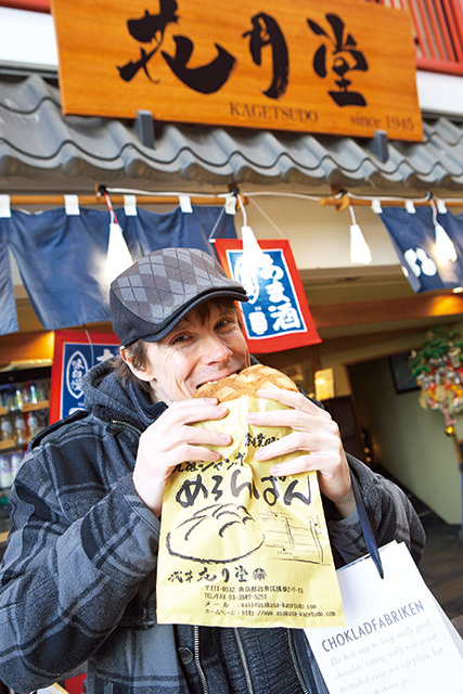 浅草花月堂 本店の「元祖ジャンボめろんぱん」