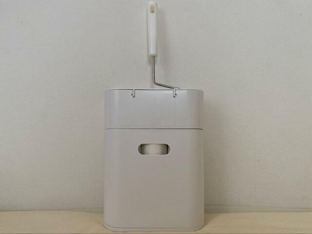 【ニトリ カーペットクリーナー収納】収納したスペアテープは外から少し見えます