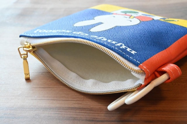 【誕生70周年記念 ミッフィー展／ミニ絵本ポーチ（てがみ）￥2,200】ちょっとした小物を入れて持ち歩くのにもよさそう