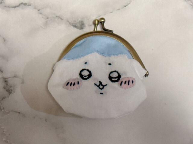 がまぐちの口金をつけました。口金の端はペンチで押さえます