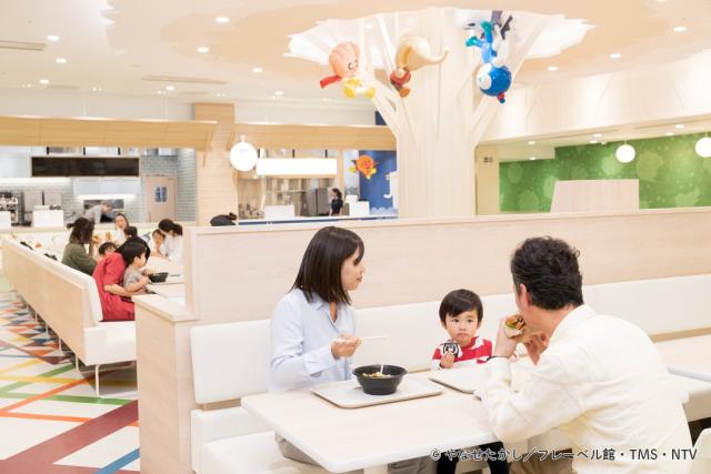 「フードコート」（1Fショップ＆フード・レストラン）