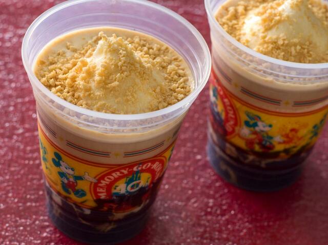 コーヒーミルクスムージー 700円｜東京ディズニーリゾート40周年“ドリームゴーラウンド”「MEMORY-GO-ROUND」スーベニア付きメニュー｜発売日：2023年6月13日（月）