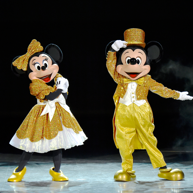 金色コスチュームのミッキーたちのスペシャルショーも
