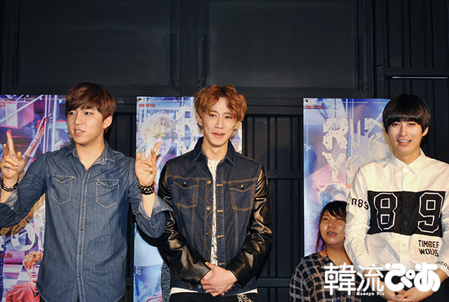 スヒョン(U-KISS) 「ここはカットで！」/ 『RUN TO YOU～Street Life～』会見