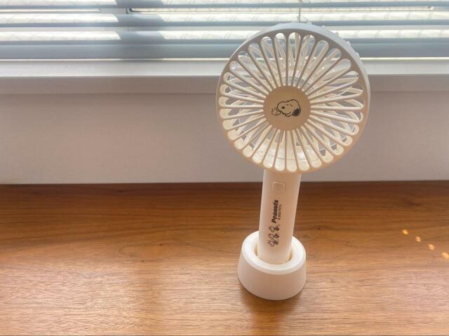 【cookpad plus(クックパッド プラス)2023年夏号増刊 スヌーピーハンディ扇風機】価格は税込1,400円