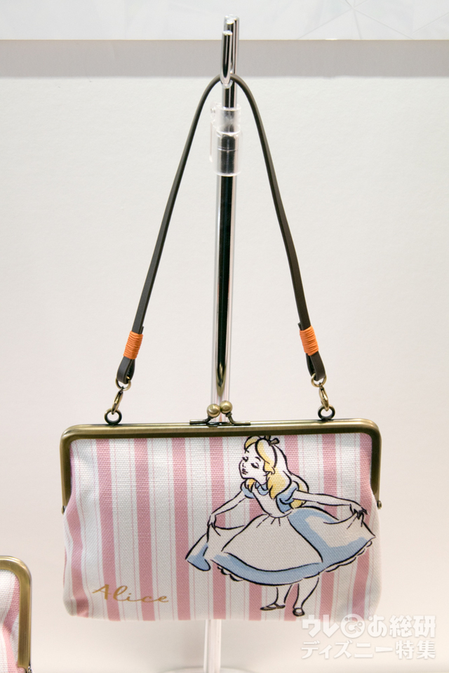 〈AYANOKOJI〉がま口手帳ケース｜4,860円（税込）