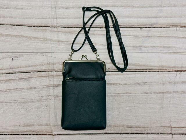 背面は装飾がないシンプルなデザイン