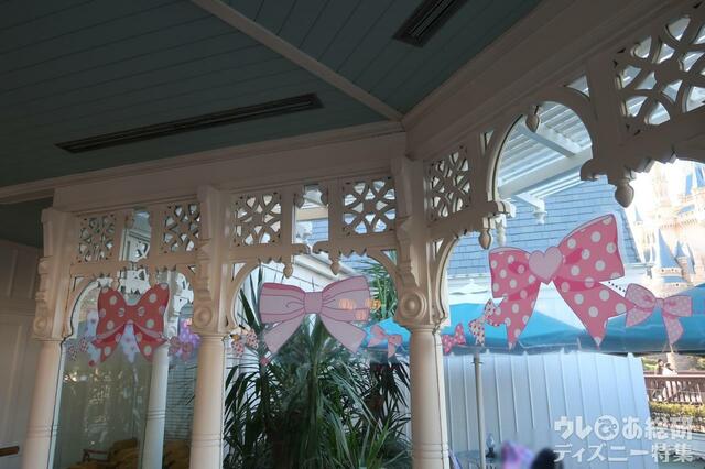 プラザパビリオン・レストラン　“ミニーのファンダーランド”仕様の内装