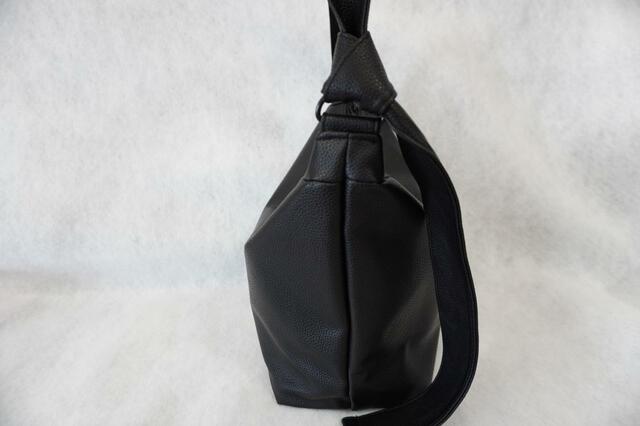 バッグを横から見たところ