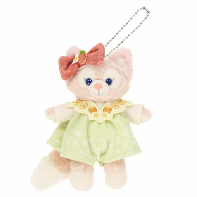 ぬいぐるみバッジ 2,400円｜東京ディズニーリゾート「ダッフィー＆フレンズのハートフェルト・ストロベリーギフト」スペシャルグッズ｜販売店舗：東京ディズニーシー「マクダックス・デパートメントストア」｜発売日：2024年1月15日（月）
