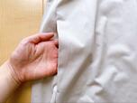 【WORKMAN レディースドライサイドシャーリングスリーブワンピース】両サイドとフロントに計3つポケットが付いています。スマホやハンカチなどもサッとしまえて便利!