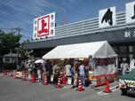 土用の丑の日には、店舗前でうなぎ長蒲焼きの焼きたてを販売(一部店舗限定)