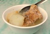 艋舺（バンカ）で人気の『梧州街 原汁排骨湯』の蘿蔔排骨湯
