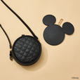 取り外しできる「ミッキーマウス」の耳のシルエットマルチポーチ付き【Disney Collection / d fashion × Samantha Thavasa】