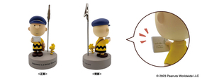 郵便局限定販売『スヌーピー』グッズ【メモスタンド】別売りのダイカットメモセットと一緒に使えばかわいさ2倍!価格:1,430円(税込)サイズ:約W55×H120×D55㎜素材:(本体)PVC (クリップ)鉄