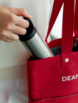 内側には汚れに強いEVA生地を使用、ボトルホルダーもあり【DEAN & DELUCA「冬の福袋 2027」】