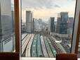 【ダイニング＆バー テンクウ】東京駅上空から行き交う鉄道を眺めながら朝食を食べられるなんて、最高ですね
