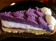 【タリーズコーヒー　紫芋とカシスのタルト】サクサクしたタルトに紫芋クリームとホイップクリームがあしらわれています