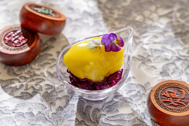 周瑜の風　白身魚のフリット オレンジレモンのフルーツソース【ヒルトン東京『チャイニーズアフタヌーンティー三国志』】