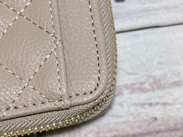 素材は合成皮革。シボ感のある生地が高級感たっぷり！