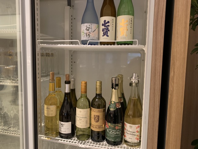 白州の地酒「七賢」もフリーフロー！