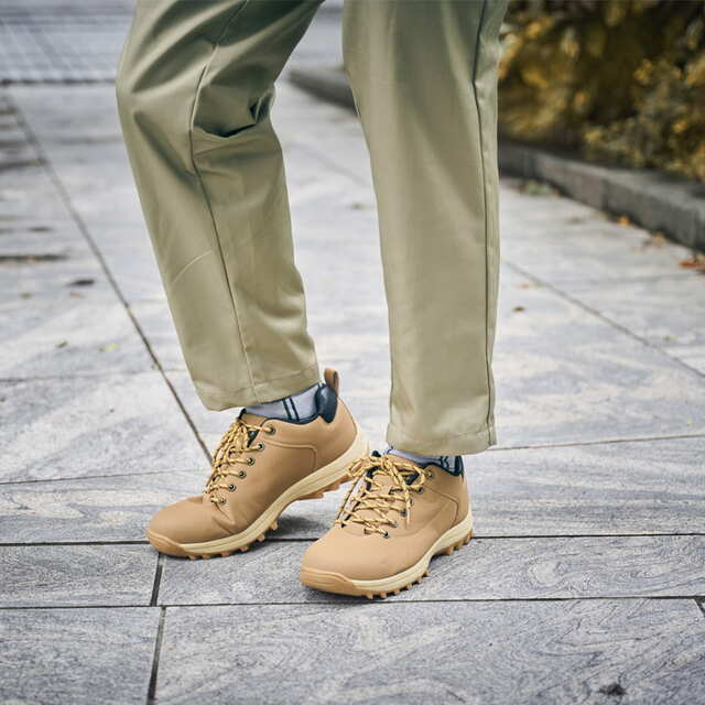 【ワークマンの防寒シューズ売れ筋ランキング 8位】「ガレラスローカットシューズ」2,300円(税込)