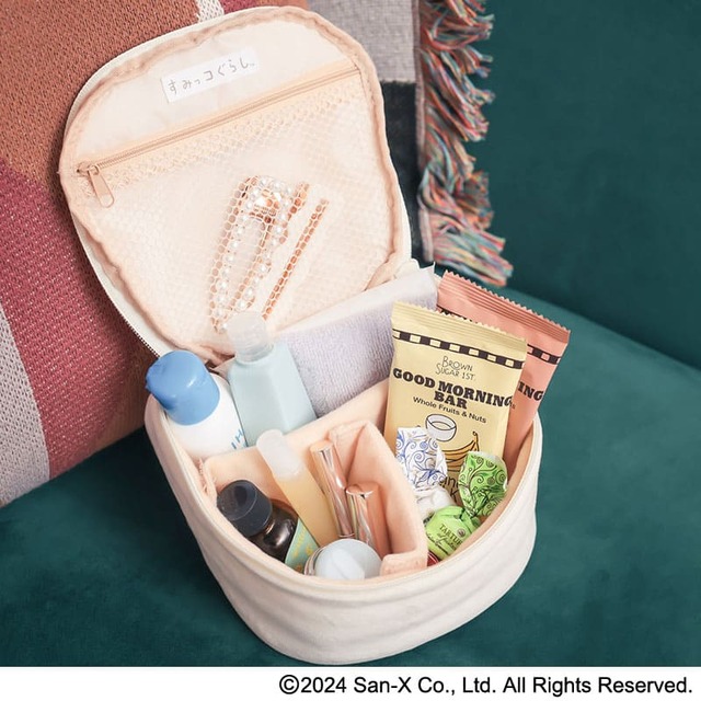 『すみっコぐらし ふわふわおすわりポーチ ねこver.』コンパクトな見た目ながらも収納力は抜群