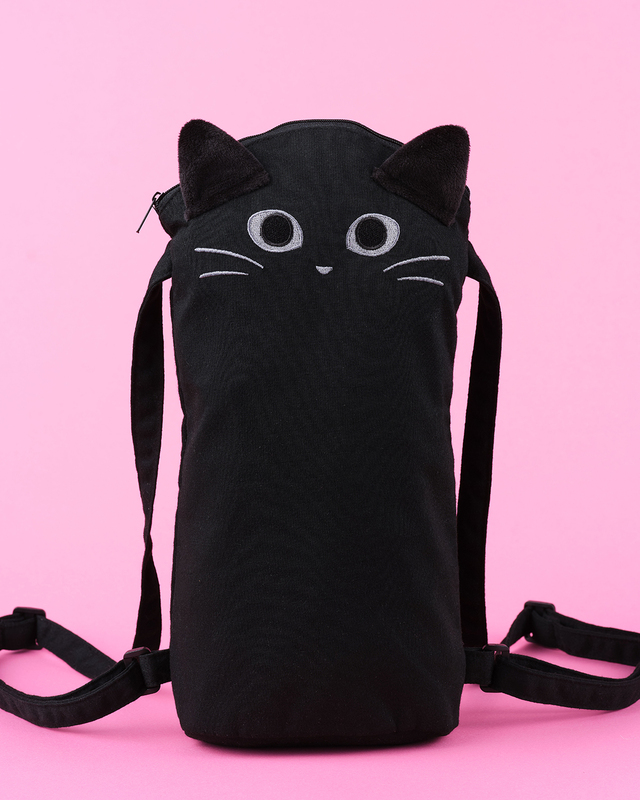 【カルディ　オリジナル ニャップザック（9月上旬発売）】ふわふわの耳がキュート！背負えば仮装アイテムとしても使えます。中には…