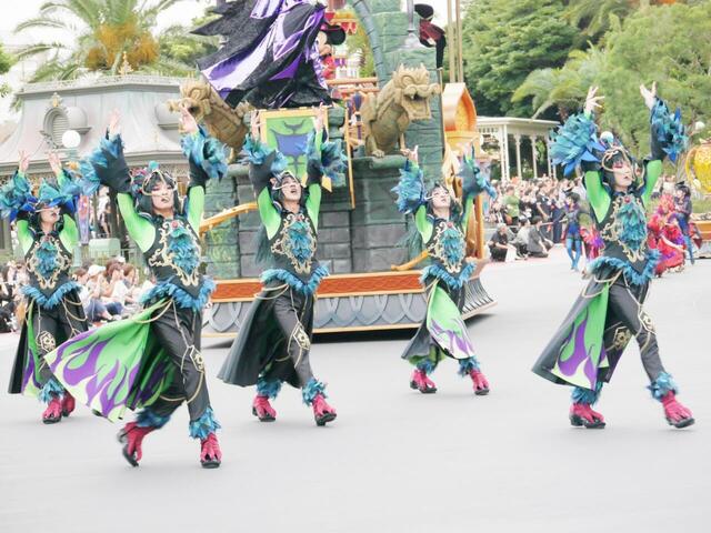 東京ディズニーランド「ザ・ヴィランズ・ハロウィーン“Into the Frenzy”」の模様:東京ディズニーリゾートのハロウィーン Ⓒ Disney