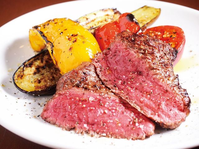 BISTRO CarneSio（恵比寿）　ランプ 1950円　野菜焼 820円～