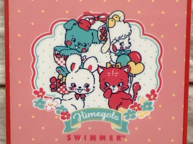 中央に動物たちのイラスト入り。額縁のようなデザインがキュート！